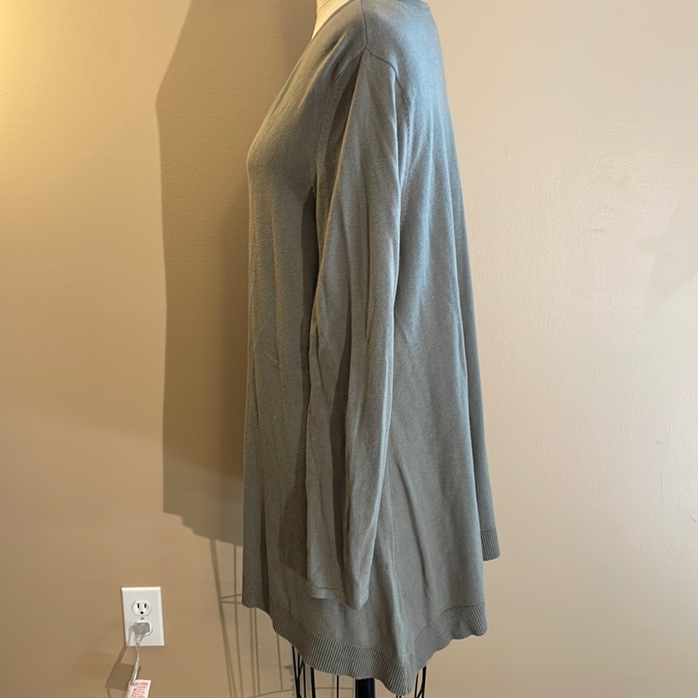 Chico’s sage green v-neck sweater tunic (size 3) - Picture 4 of 8